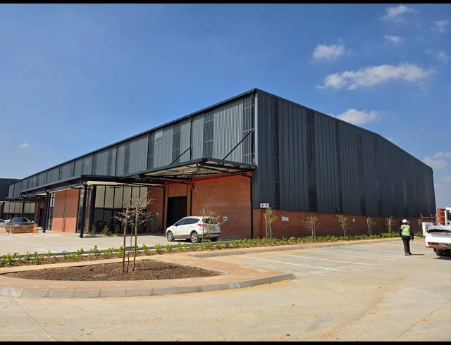 2,776M² WAREHOUSE TO LET IN GOSFORTH PARK